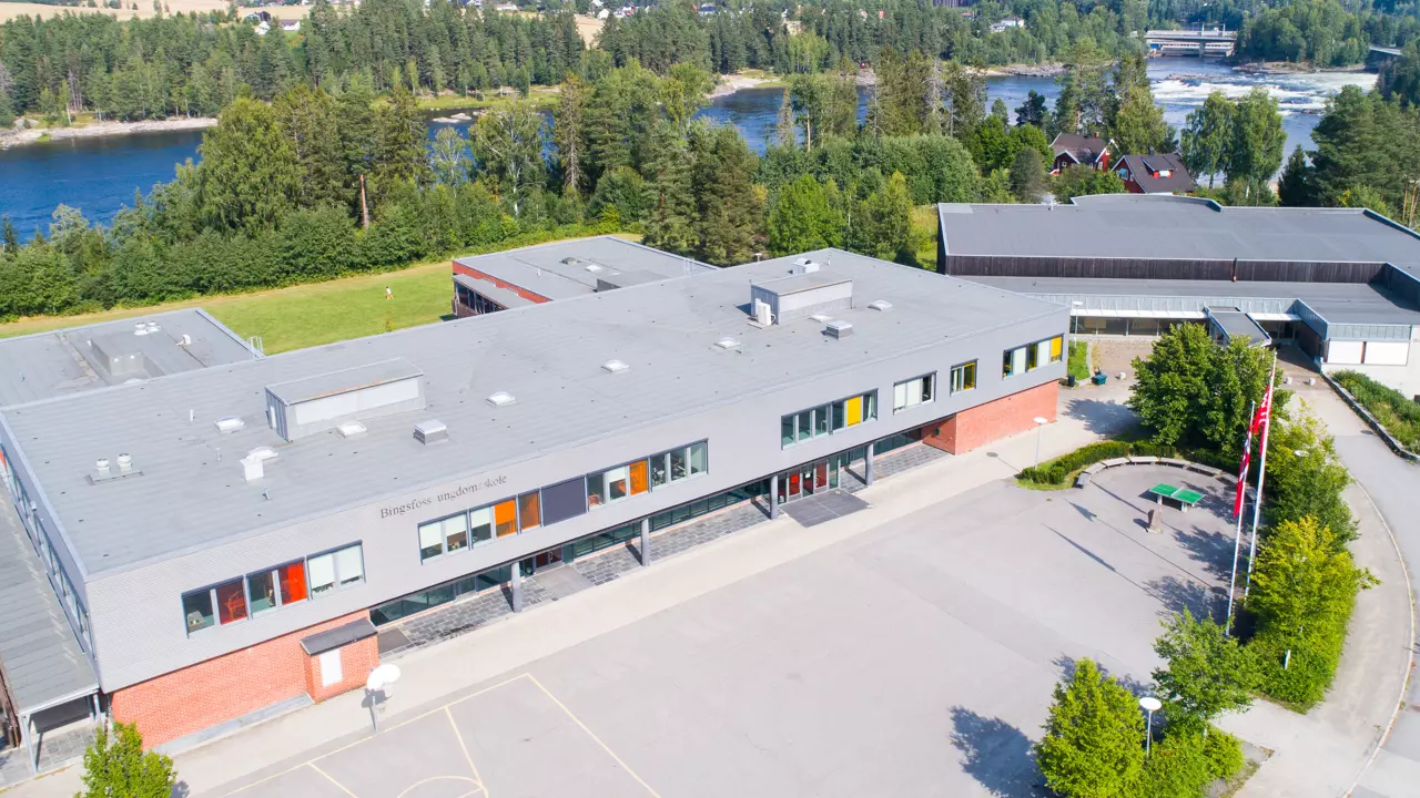 Oversiktsbilde over Bingsfoss skole