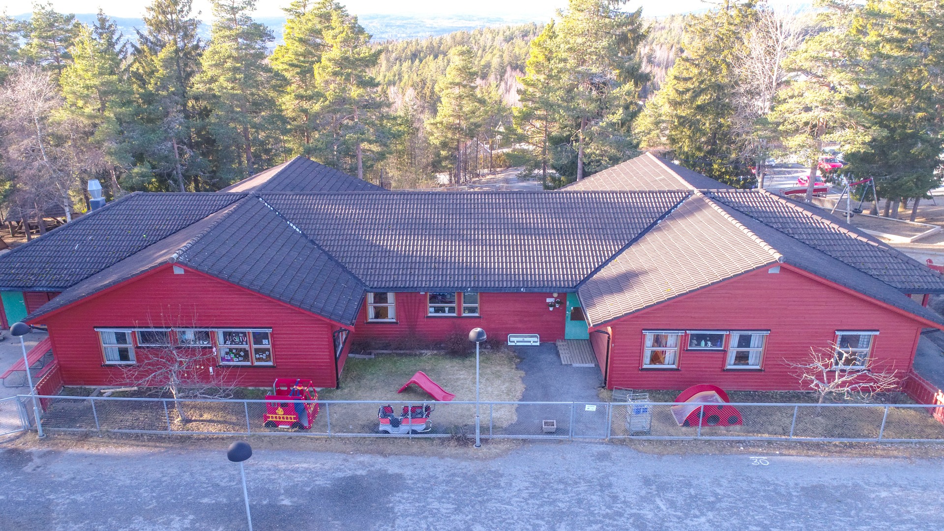 Garderåsen barnehage og uteområde.