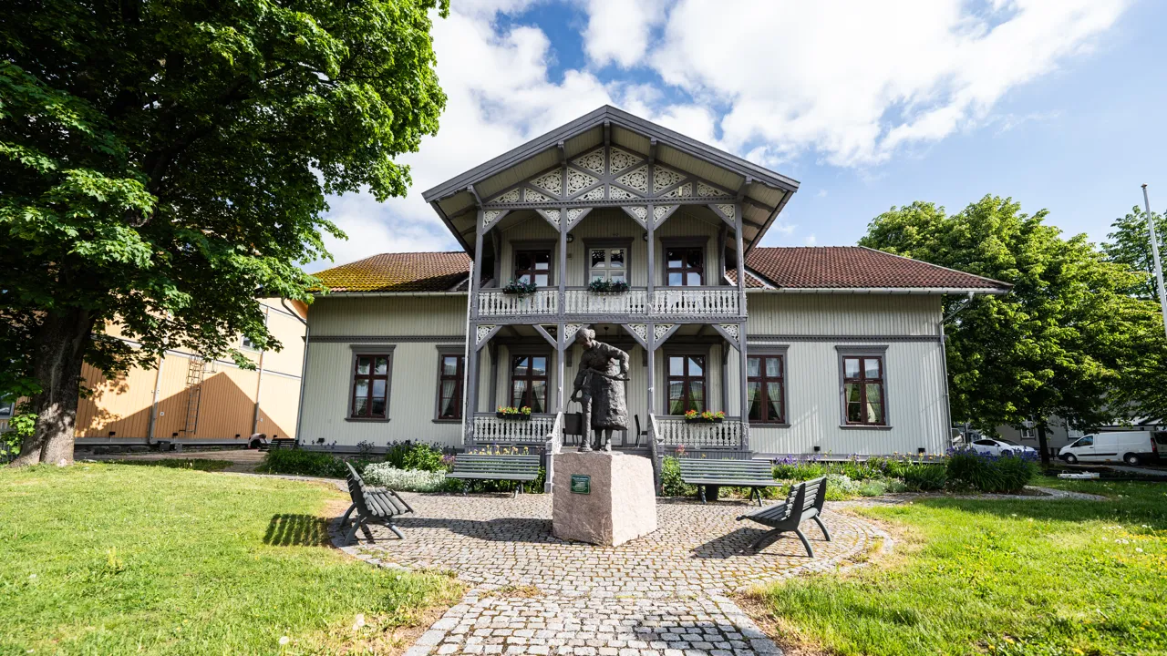 Fasadebilde av Doktorgården i Lillestrøm sentrum