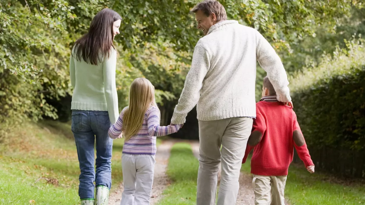 Familie på fire på tur