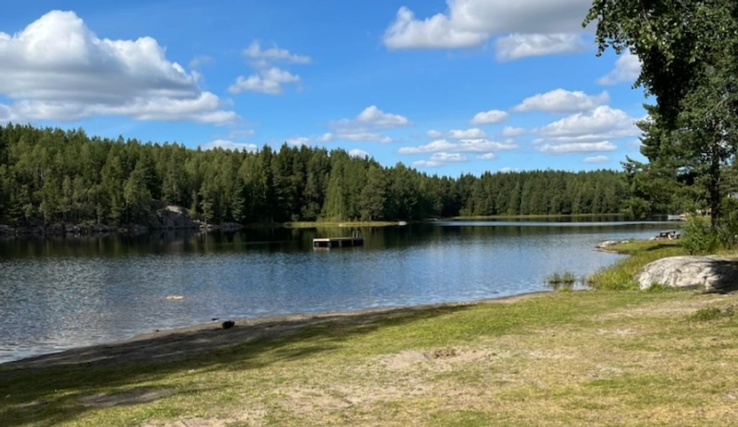 En badeflåte ute i vannet