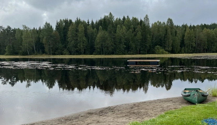 En badeflåte ute i vannet