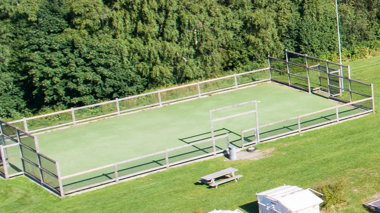 Et luftfoto av en ballbinge