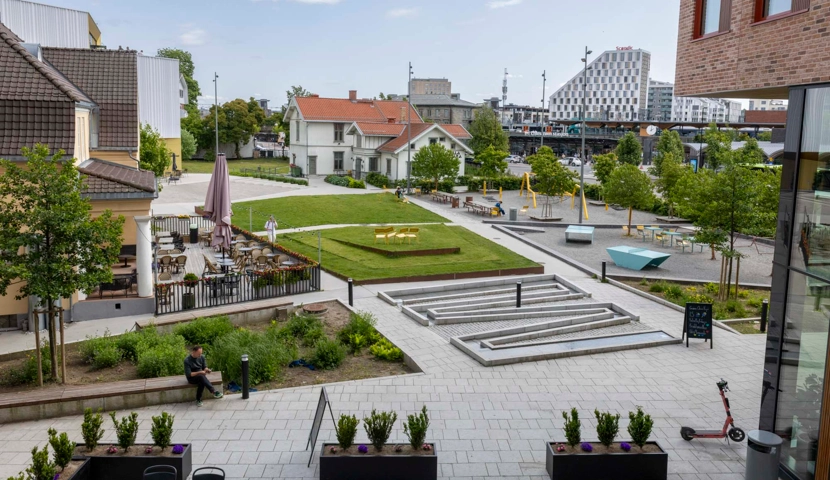 Utsikt over en park fra et høyt punkt.