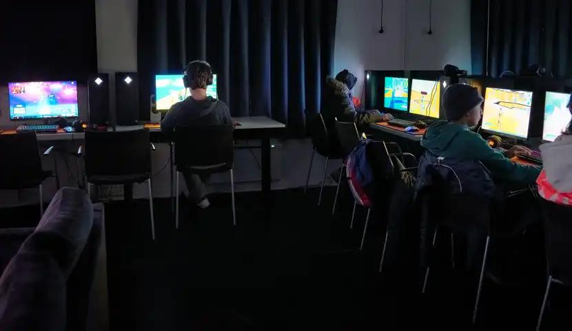 Ungdom som gamer på Villa tærud.