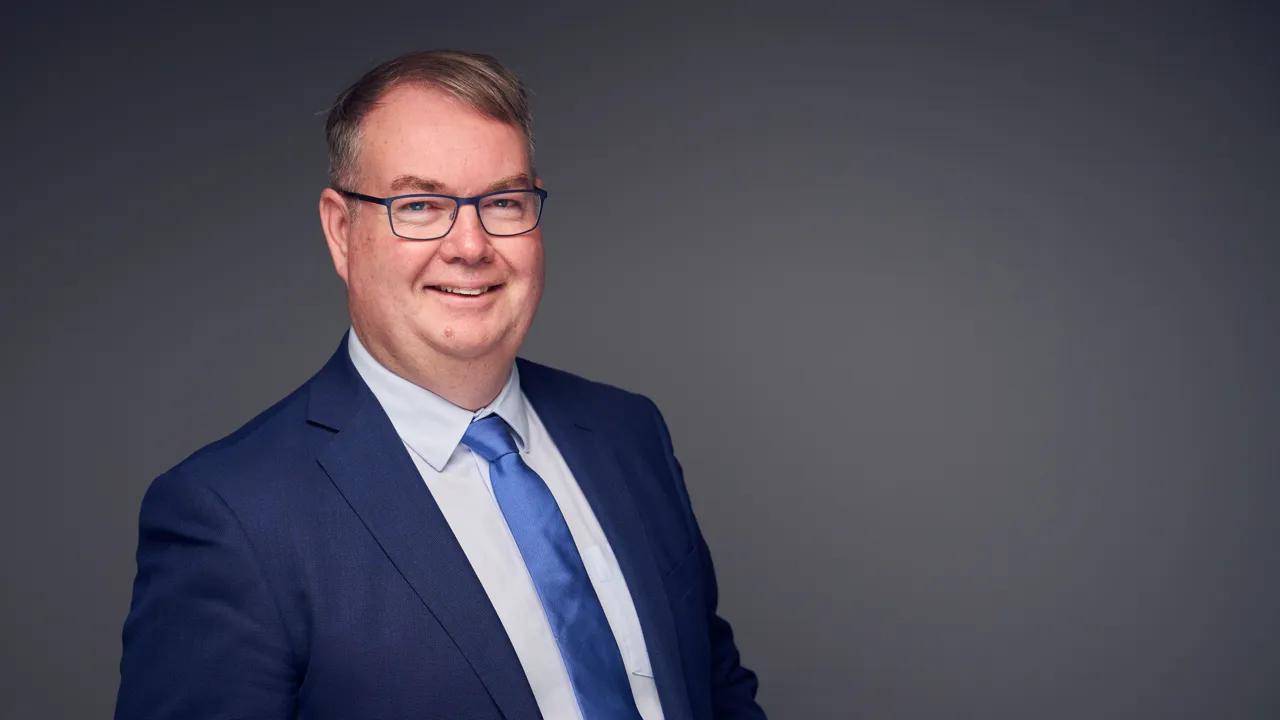 Kjartan Berland poserer for et bilde.