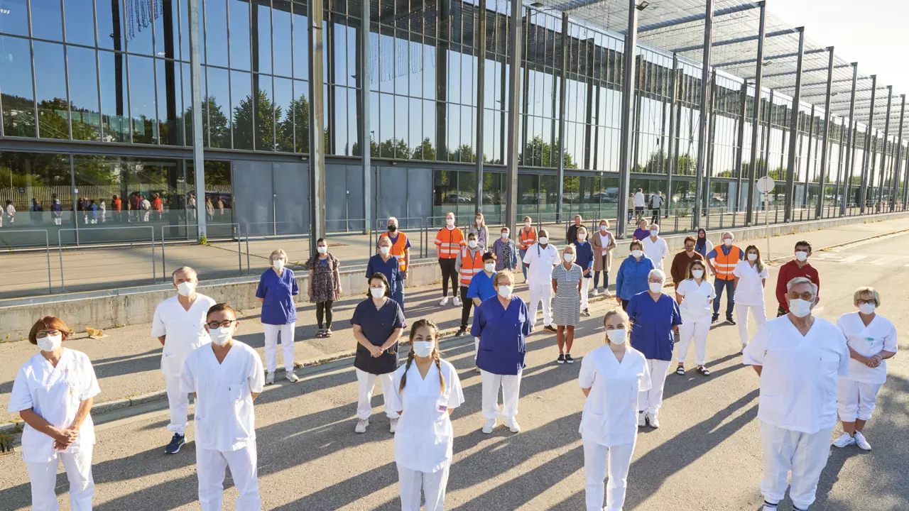 Gruppebilde med ansatte som har jobbet med vaksinering Norges varemesse 2021