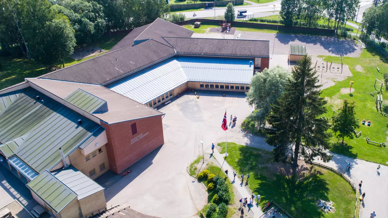 Oversiktsbilde av Vardeåsen skole